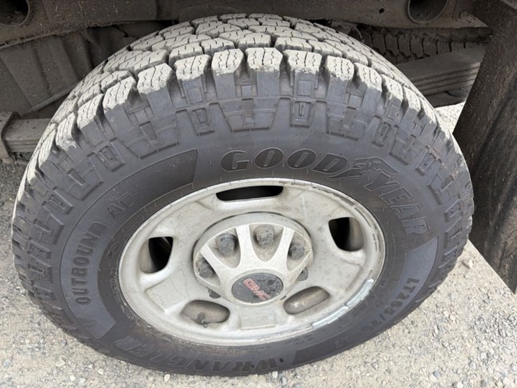 2013-gmc-sierra-2500-image-18