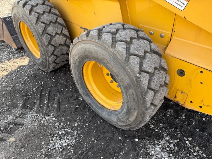 john-deere-270-image-16
