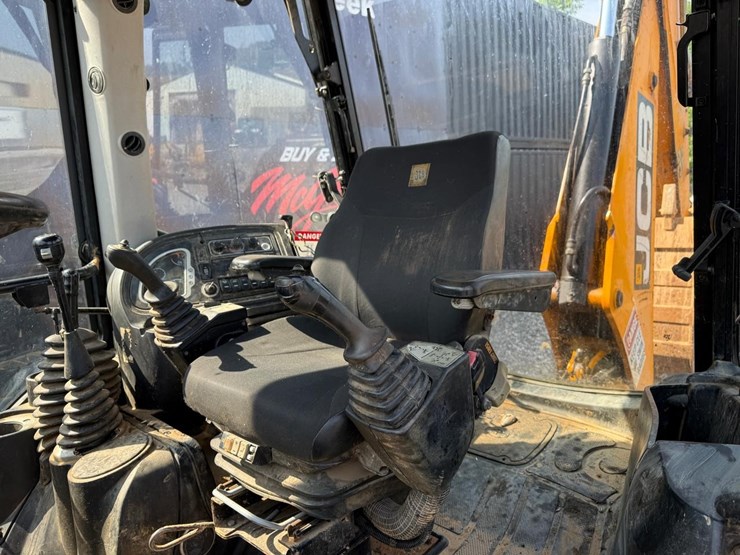 jcb-3cx14-image-21