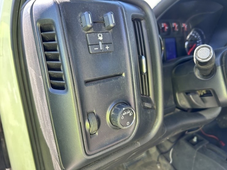 2015-chevrolet-silverado-2500-image-21