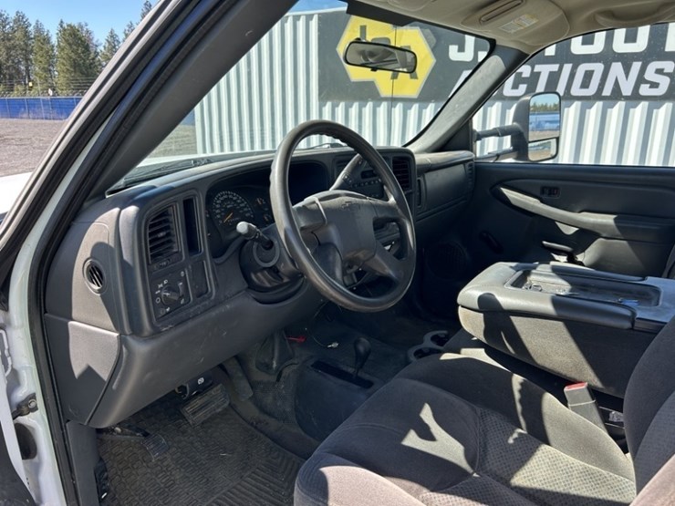 2006-chevrolet-silverado-3500-image-24