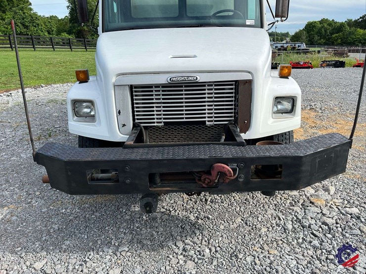 2003-freightliner-fl70-image-11