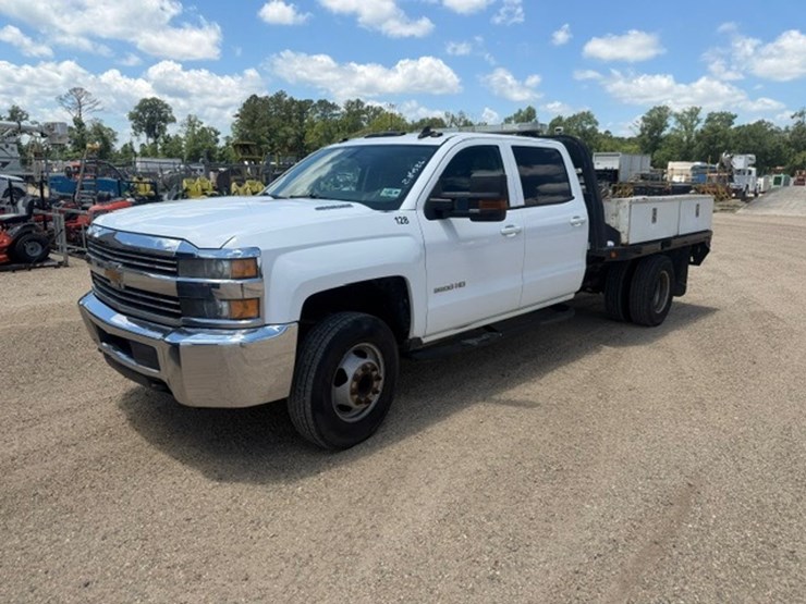2015-chevrolet-silverado-3500-image-1