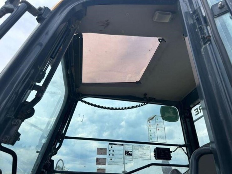 2014-deere-85g-image-17