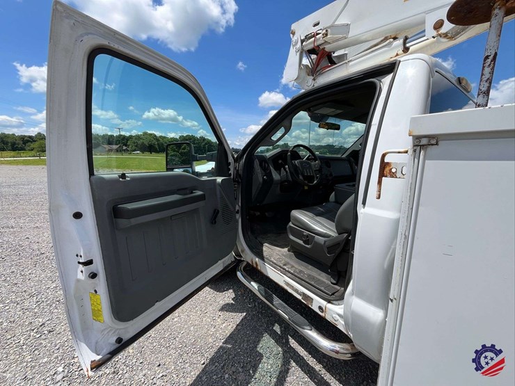 2013-ford-f550-image-60