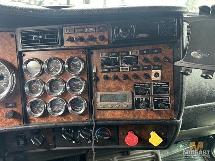 2014-kenworth-t800-image-34