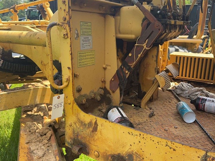 caterpillar-120-image-13