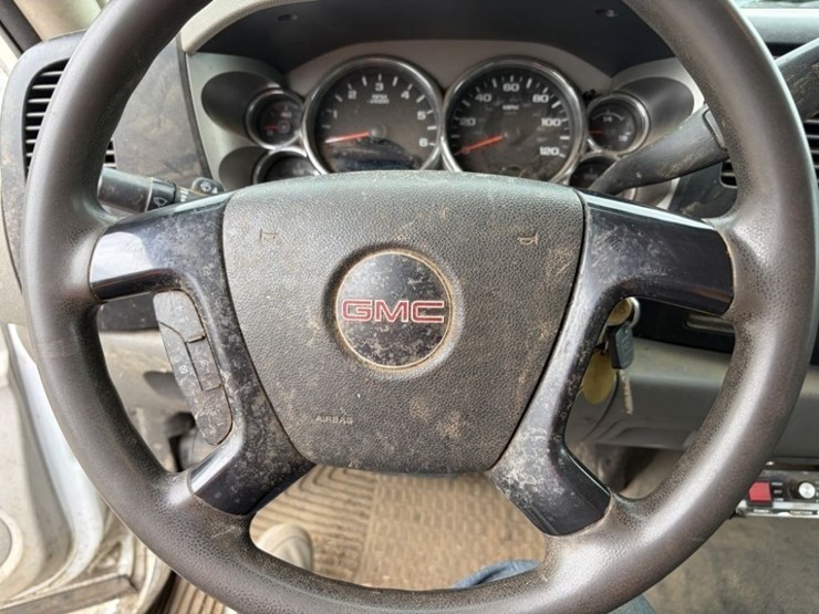 2013-gmc-sierra-2500-image-29
