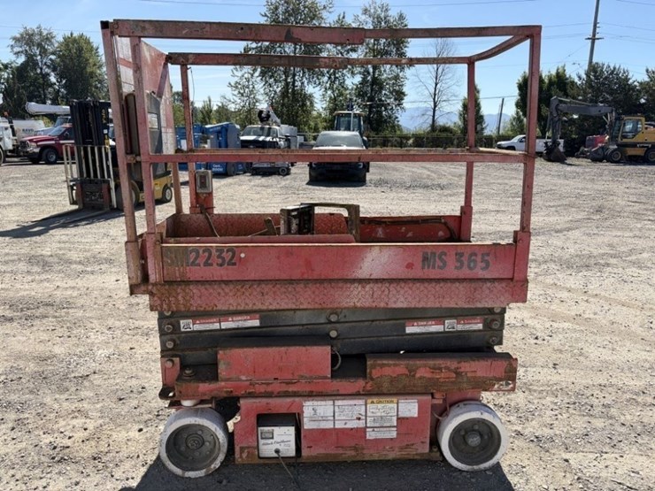 1997-grove-sm2232e-scissor-lift-image-3
