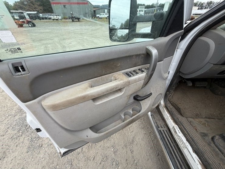 2013-gmc-sierra-2500-image-25