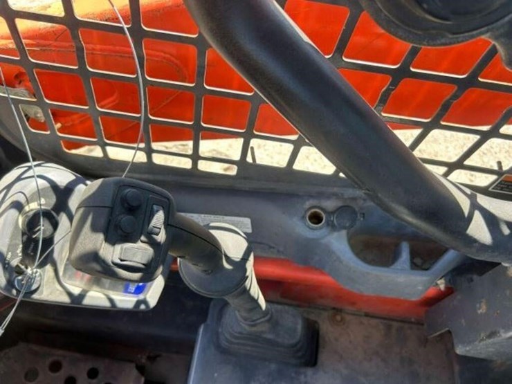 2018-kubota-ssv65-image-23