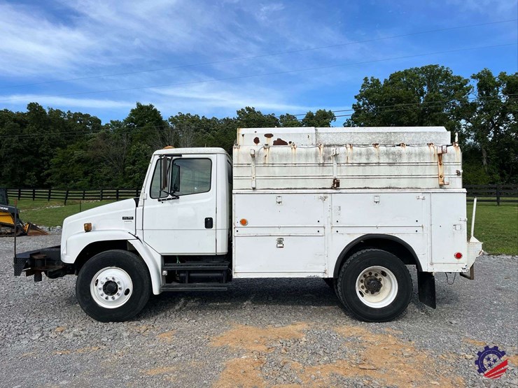 2003-freightliner-fl70-image-15