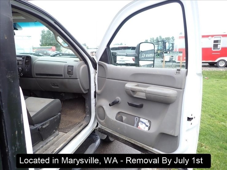 2009-chevrolet-3500-image-3