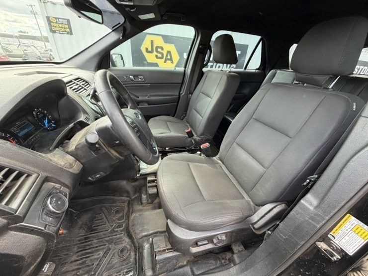 2018-ford-explorer-image-24