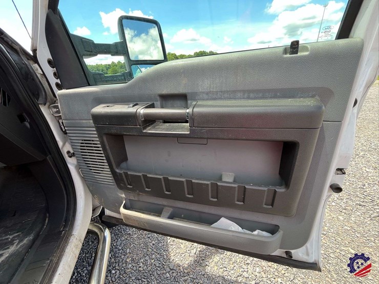 2013-ford-f550-image-54
