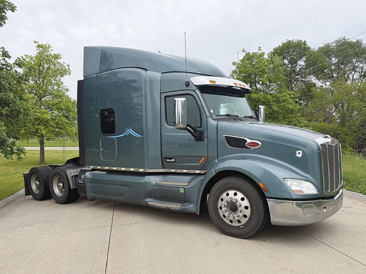 2018-peterbilt-579-image-1