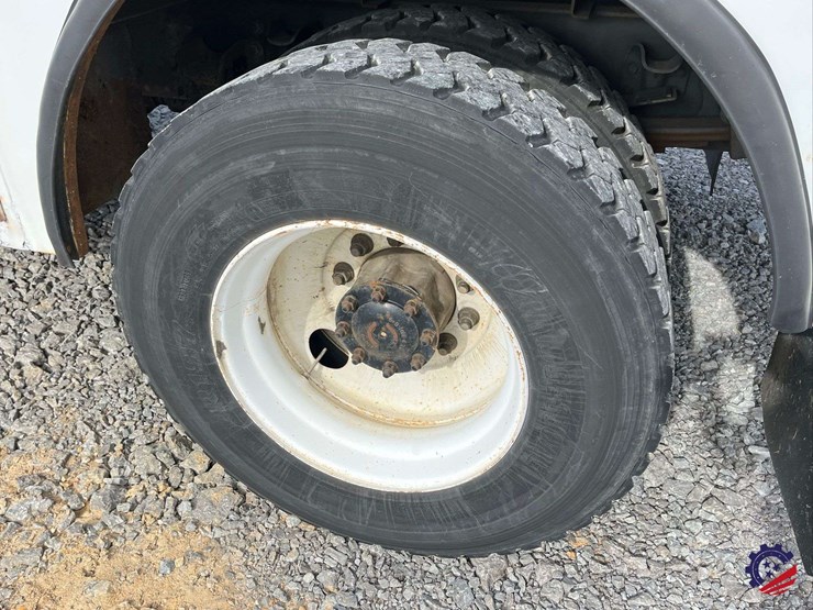 2003-freightliner-fl70-image-6