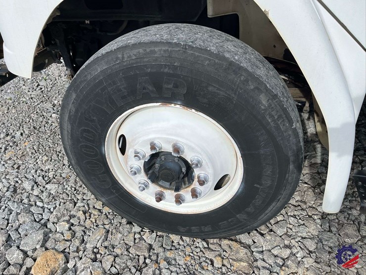 2003-freightliner-fl70-image-5