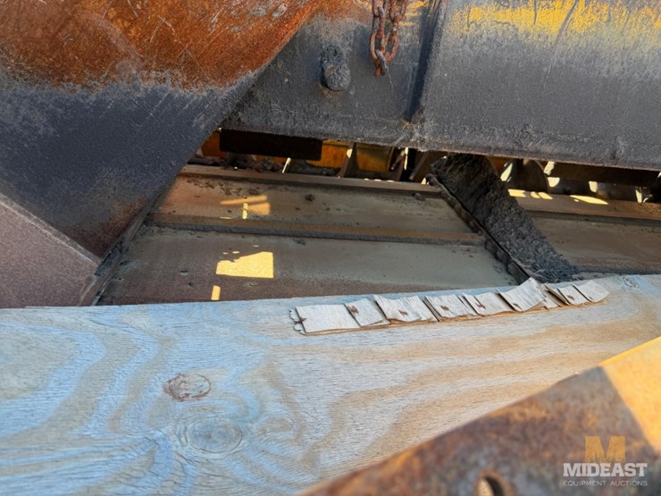 2012-caterpillar-cb54xw-image-8