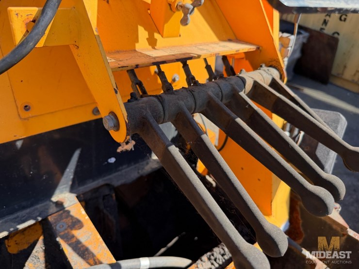 2012-caterpillar-cb54xw-image-16