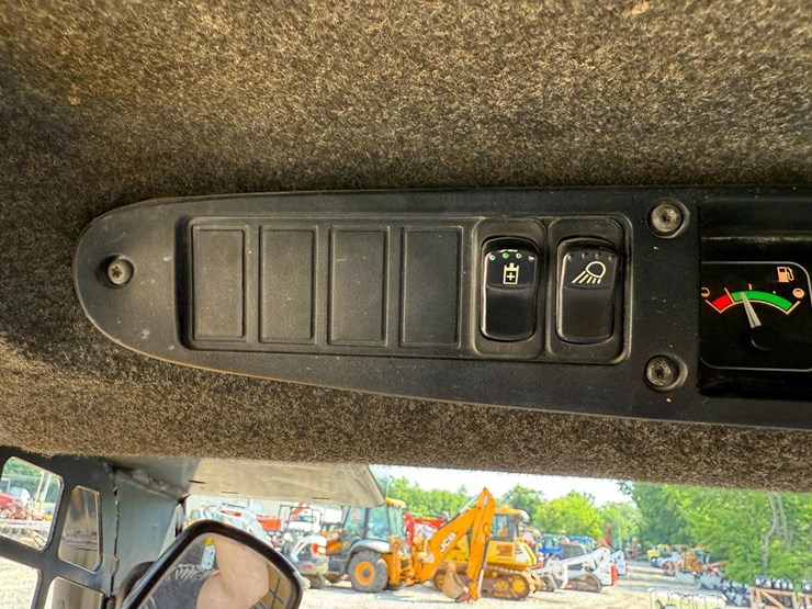 john-deere-270-image-23