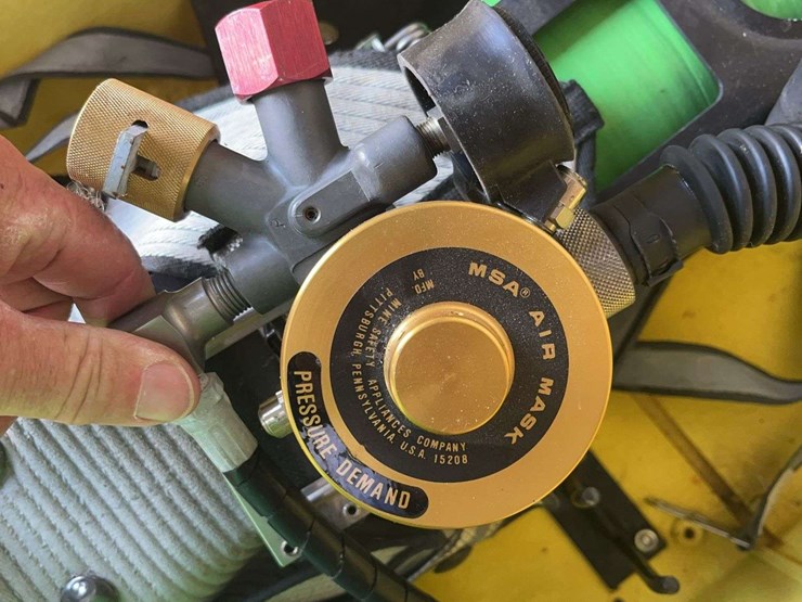 self-contained-breathing-apparatus-with-box-image-5