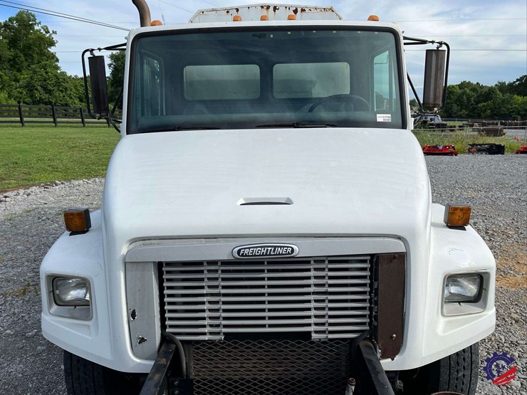 2003-freightliner-fl70-image-10