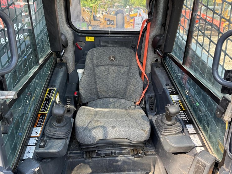 2023-deere-333g-image-19