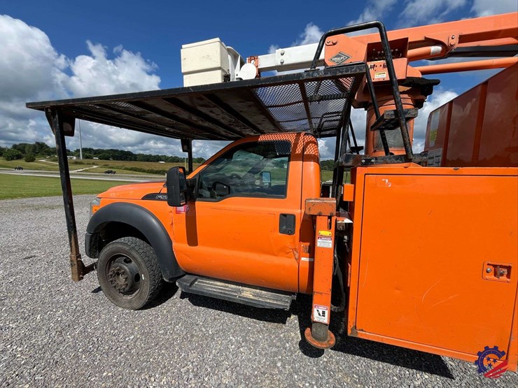 2015-ford-f550-image-18