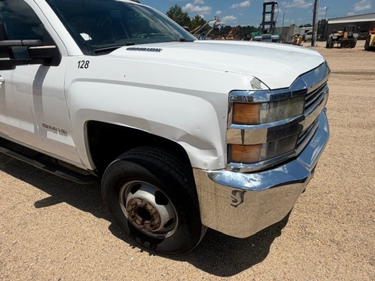 2015-chevrolet-silverado-3500-image-19