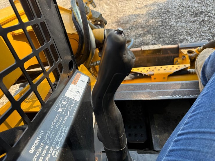 john-deere-270-image-25