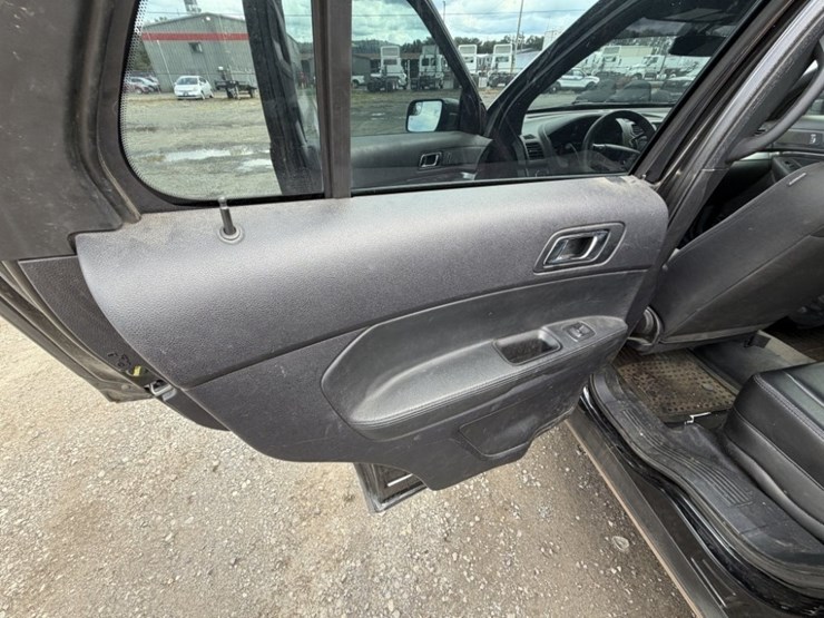 2018-ford-explorer-image-23