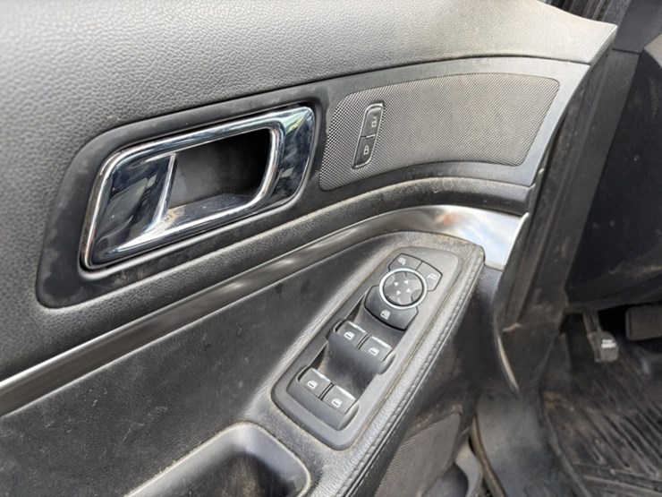 2018-ford-explorer-image-27