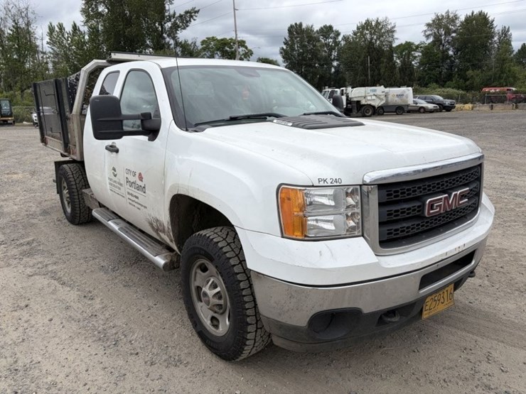 2013-gmc-sierra-2500-image-2