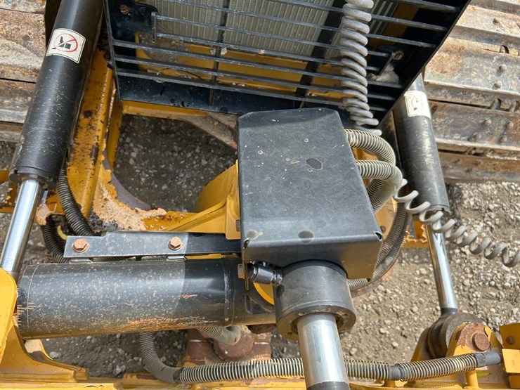 2016-caterpillar-d4k2-lgp-image-10