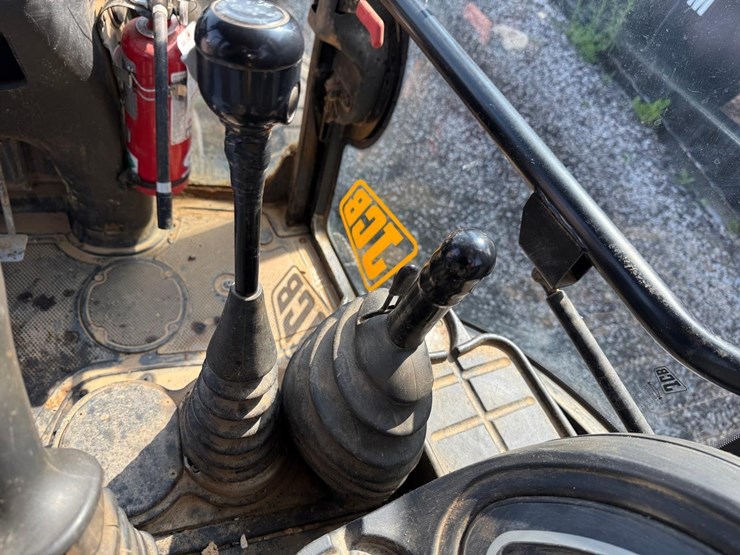 jcb-3cx14-image-25