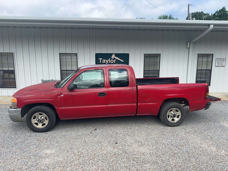 2003-gmc-sierra-1500-image-2