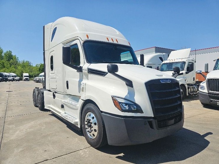2020-freightliner-cascadia-126-image-1