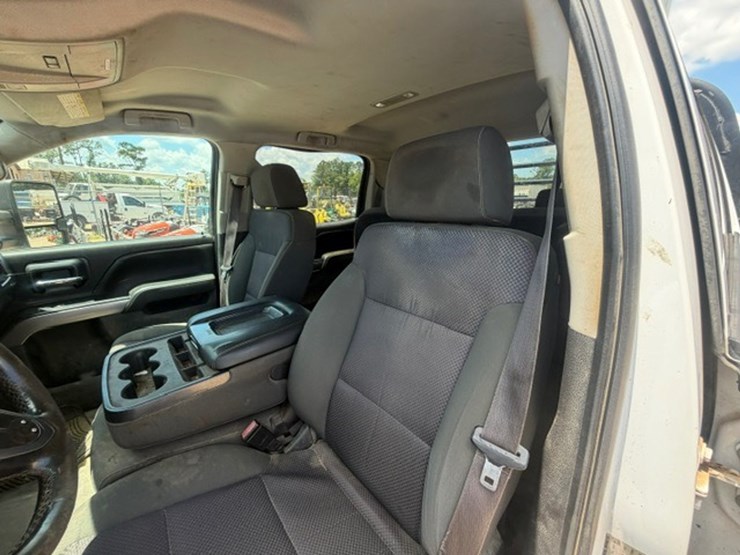 2015-chevrolet-silverado-3500-image-39