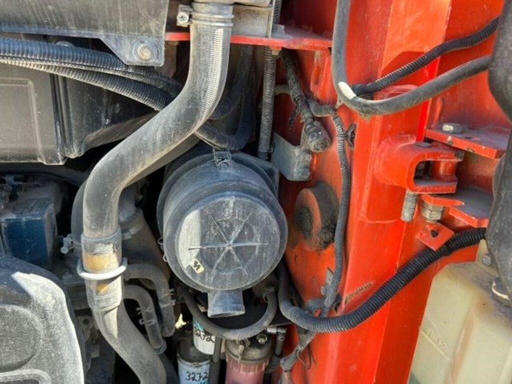 2018-kubota-ssv65-image-32