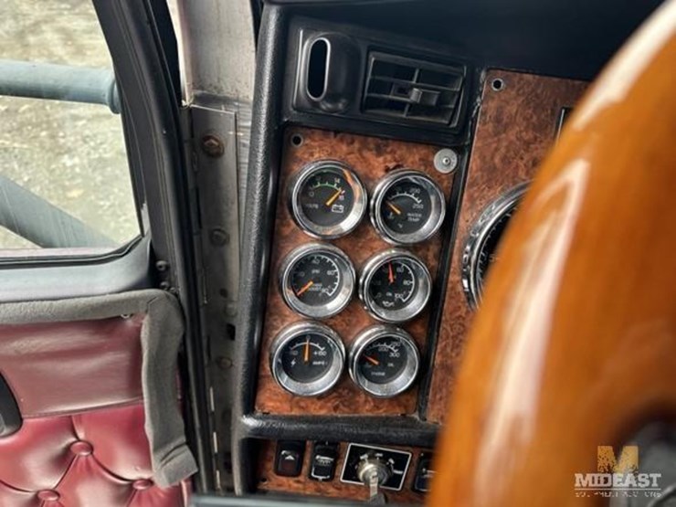 2014-kenworth-t800-image-32