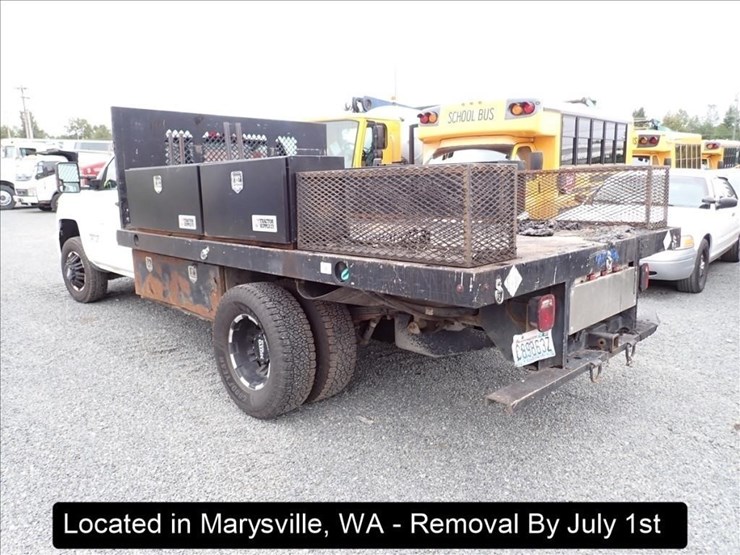 2016-chevrolet-3500-image-11