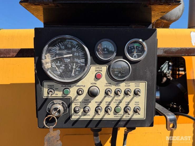 2012-caterpillar-cb54xw-image-11