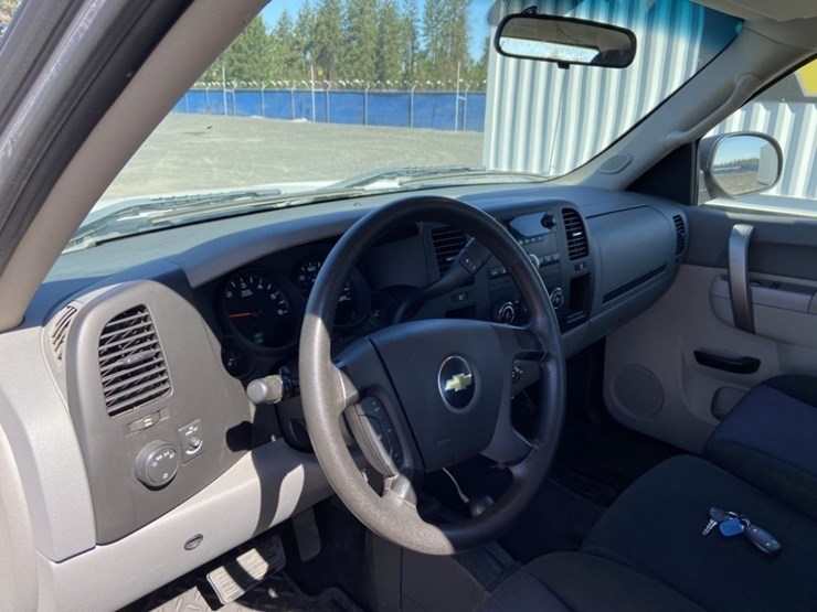 2011-chevrolet-silverado-1500-image-22