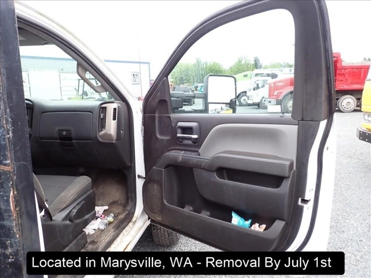 2016-chevrolet-3500-image-2