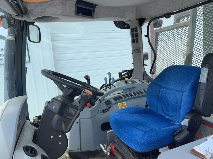new-holland-t6020-image-12