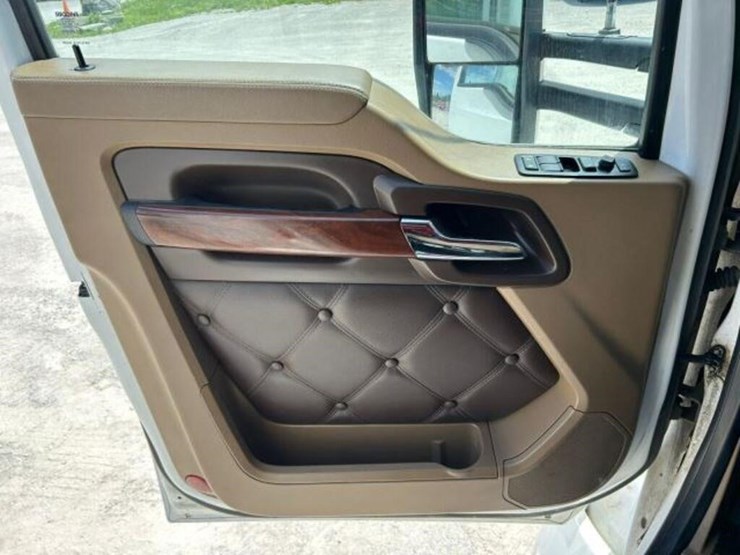 2020-kenworth-t680-image-19