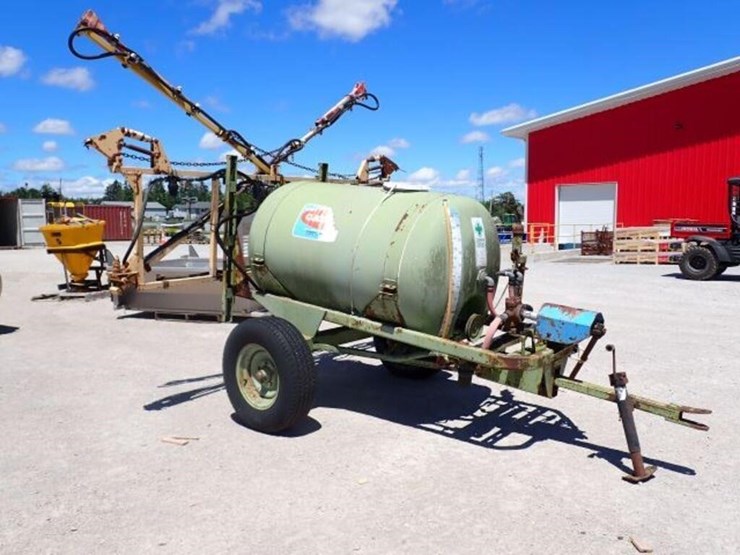 calsa-280-gal-tow-behind-sprayer-image-1
