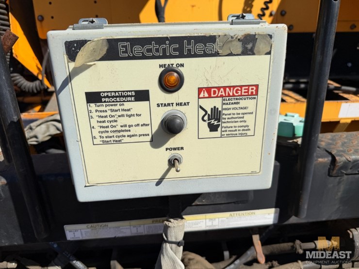 2012-caterpillar-cb54xw-image-10