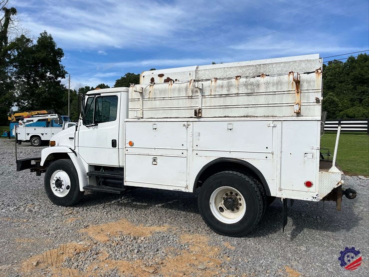 2003-freightliner-fl70-image-2
